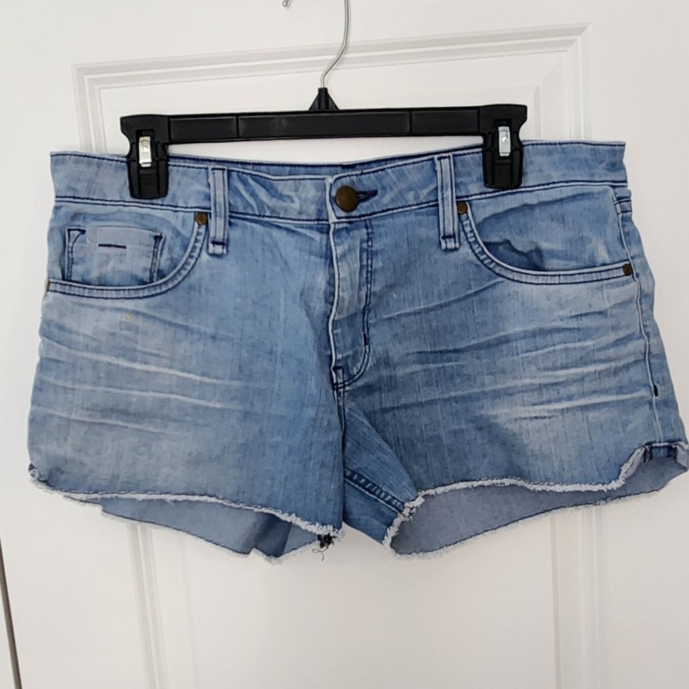 Gianni Bini Denim Shorts Frayed Hem Light Wash Casual Size 30